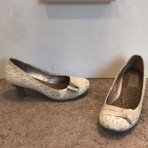 Small white / cream small heel. Great for work!